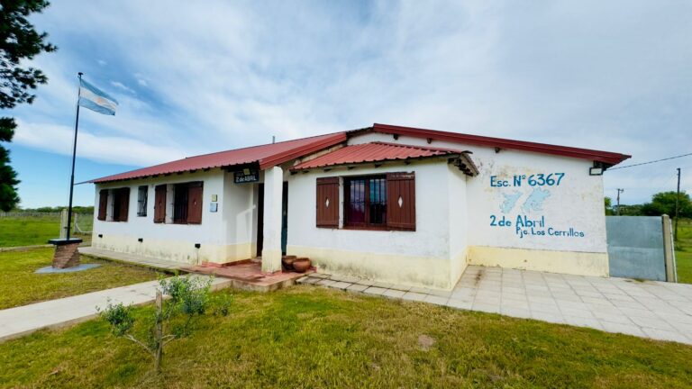 Entrega de fondos educativos a las escuelas rurales de Cayastá