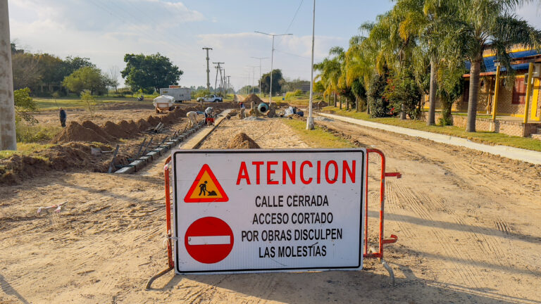 Comenzó la construcción del cordón cuneta en calle Los Sauces