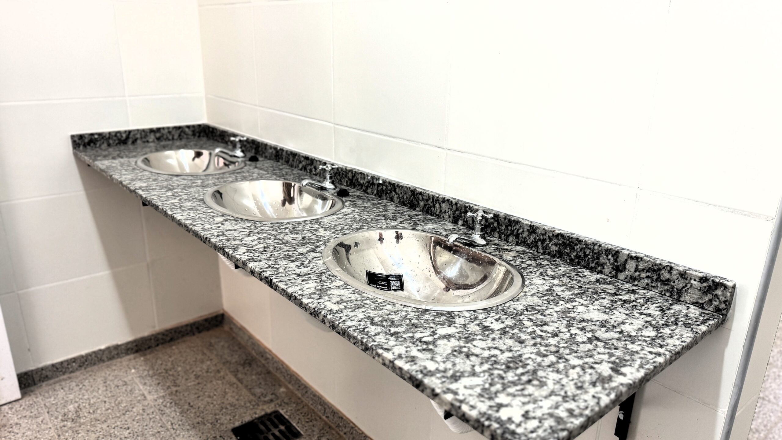 Finalizó la renovación de baños de la Escuela Técnica Nº 370
