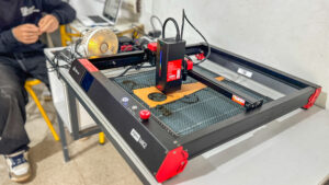 Nueva máquina de grabado y corte láser para la Escuela ETP 370