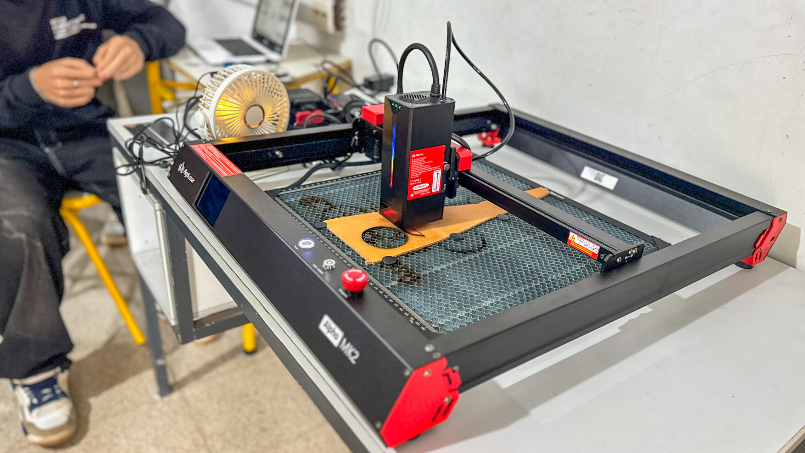 Nueva máquina de grabado y corte láser para la Escuela ETP 370